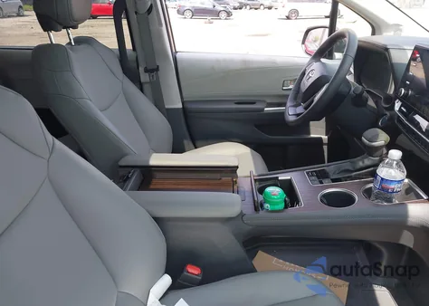 2024 Toyota Sienna Xle z USA, uszkodzony, nr VIN 5TDJRKEC6RS204711